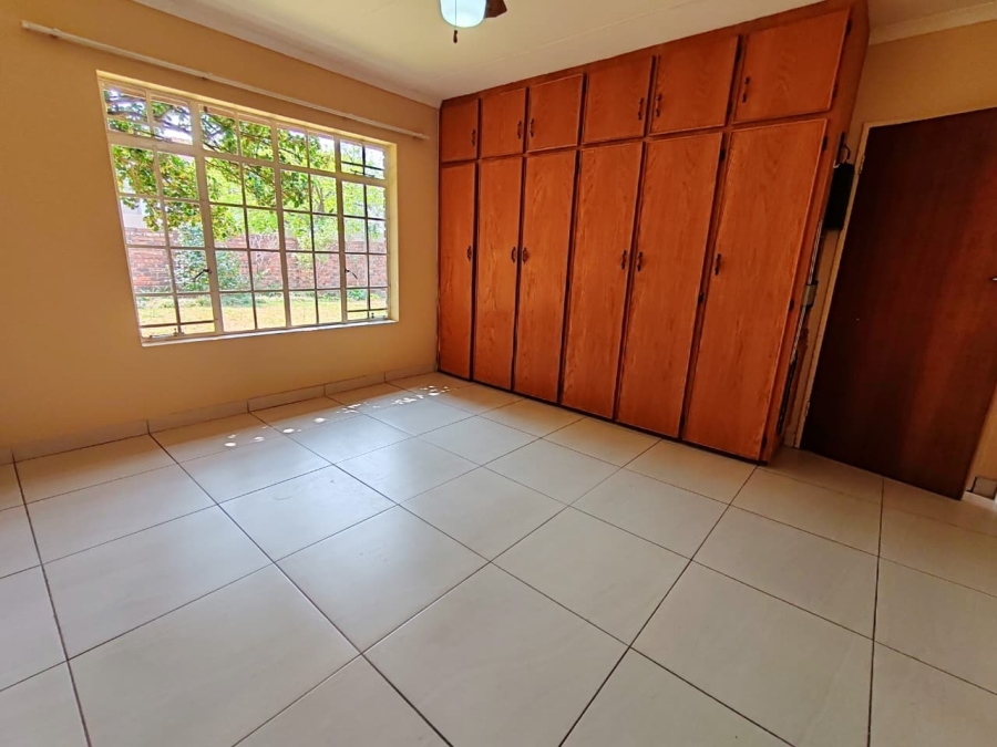 3 Bedroom Property for Sale in Kannoniers Park North West